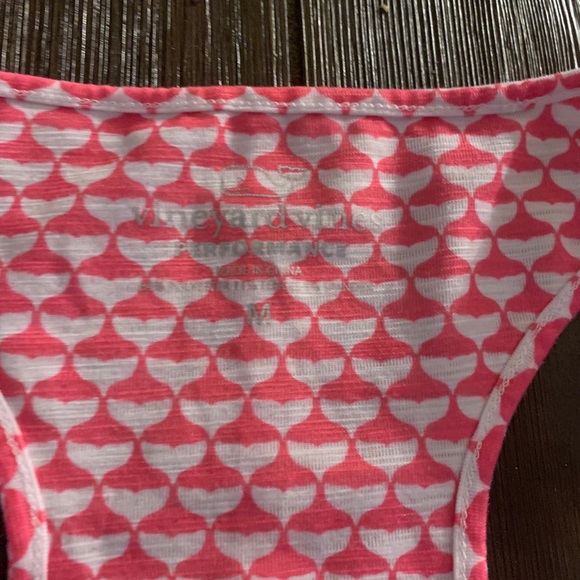 Like New Vineyard Vines Performance Whale Tank M - Picture 7 of 8